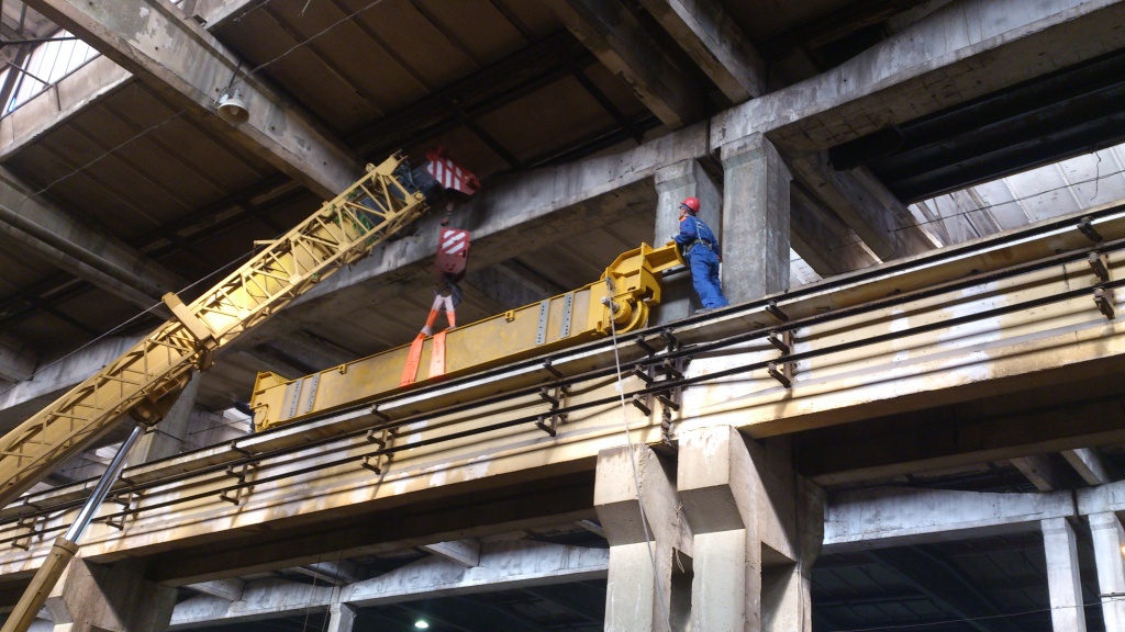 Демонтаж и установка мостового крана на Киреевском заводе