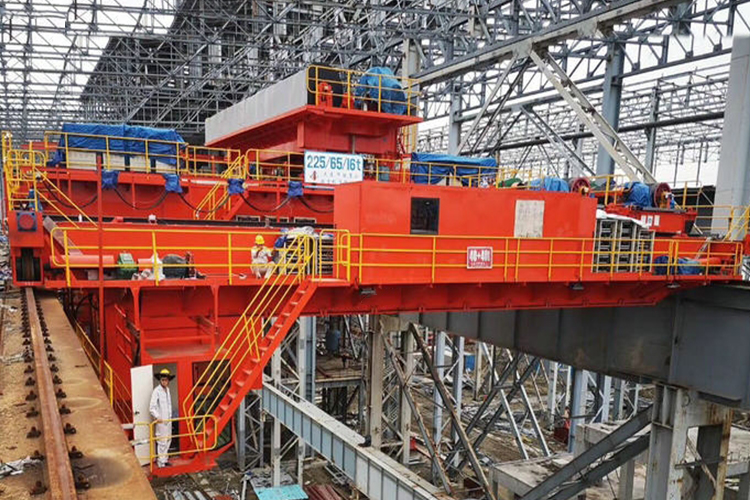 Литейный кран